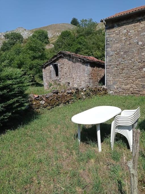 Amplia Y Comoda Casa De Piedra Con Porche Y Jardin San Roque de Ríomiera Екстериор снимка